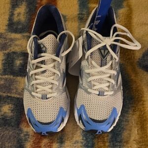 Mizuno Blue and White Athletic Shoes